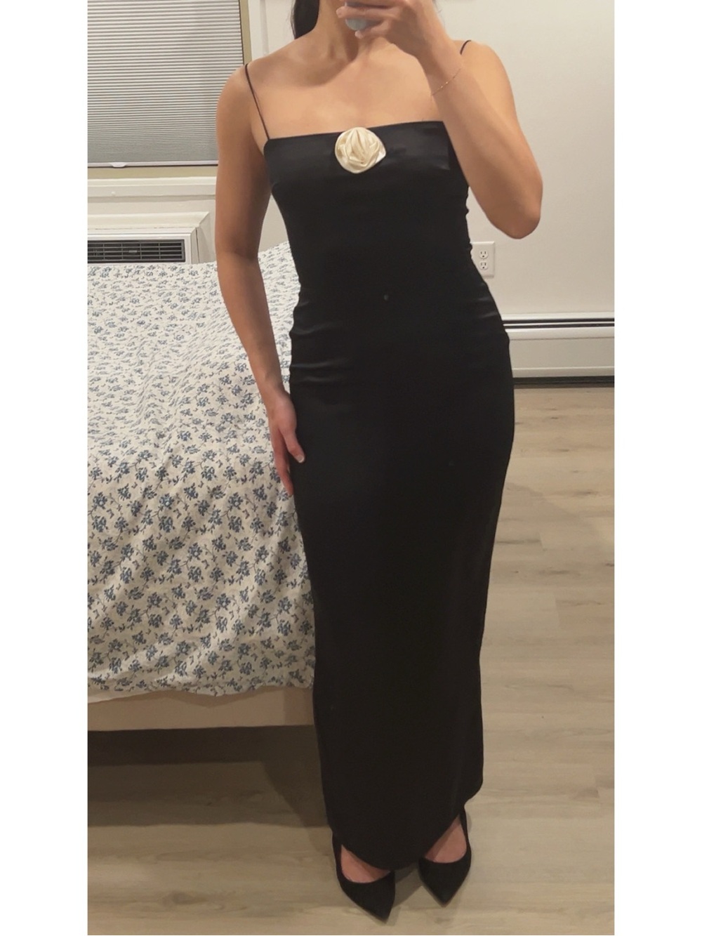 Reformation Petities Frankie Silk Dress in Black White Rosette - Picture 2 of 7